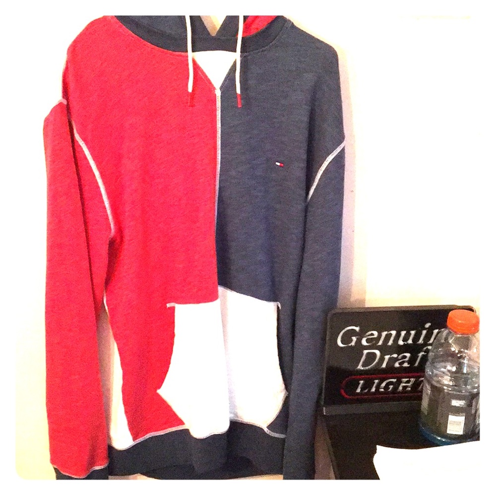 Tommy Hilfiger hooded sweatshirt never worn!!!